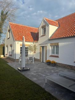 Villa (Witte muren, terras)
